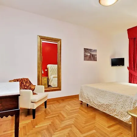 Marche Halldis Rome
