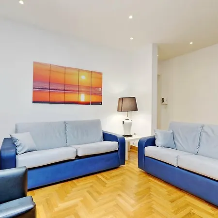 Marche Halldis Apartment *